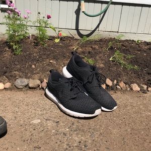 Black Nike Roshe 2 size 11